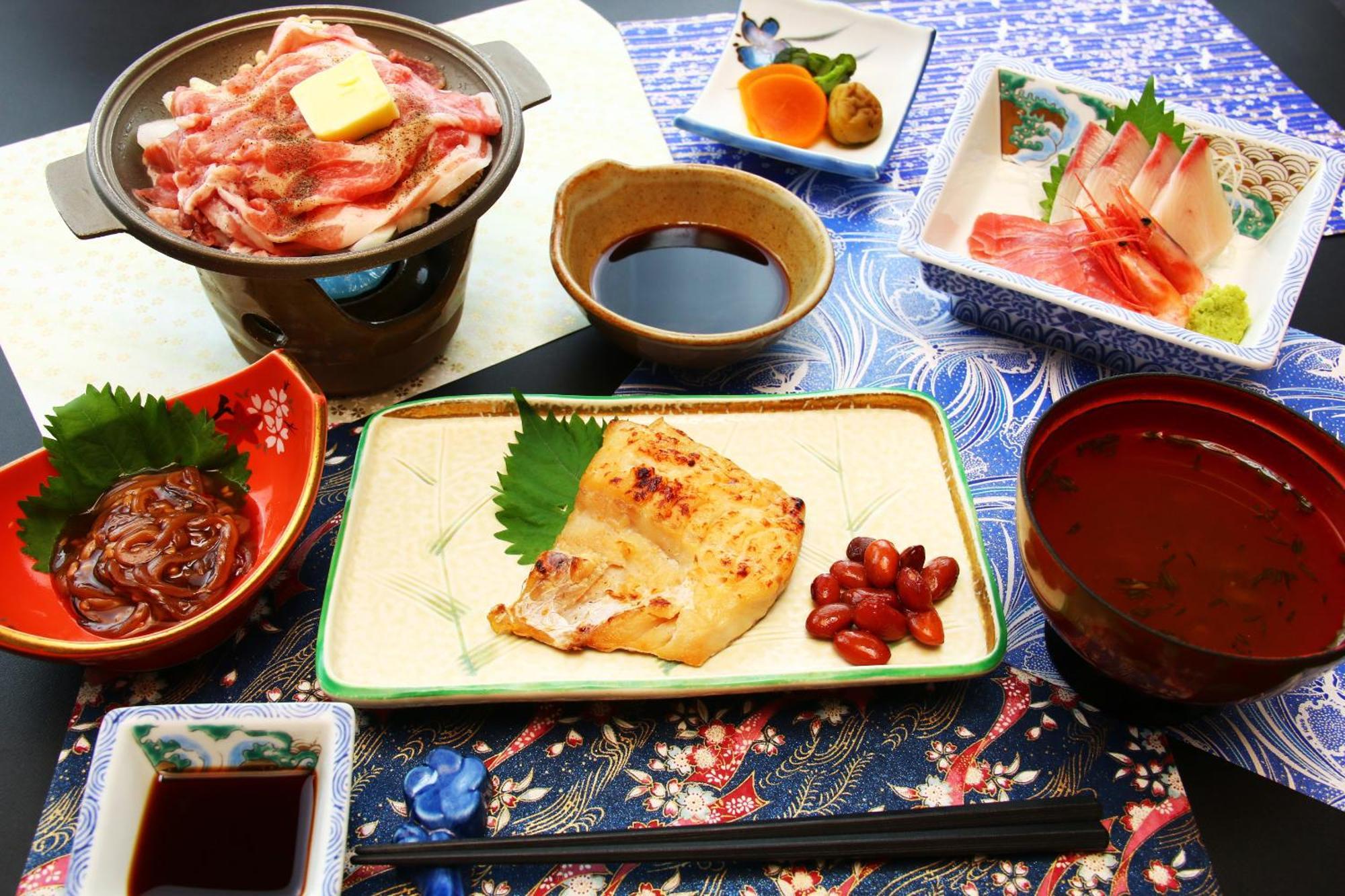 宿花月日式旅馆 佐渡市 外观 照片